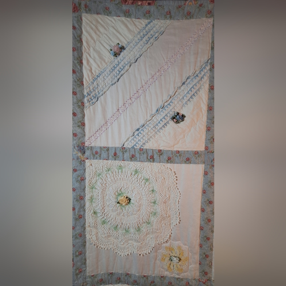 Handmade Patchwork Quilt with Floral Patterns - Picture 7 of 14